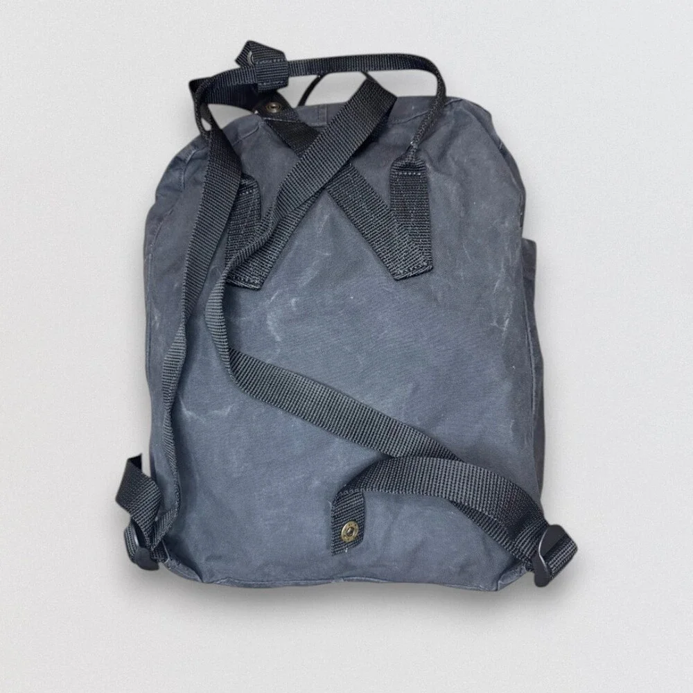 Black Everyday Laptop Travel Backpack 16L - Picture 9 of 9